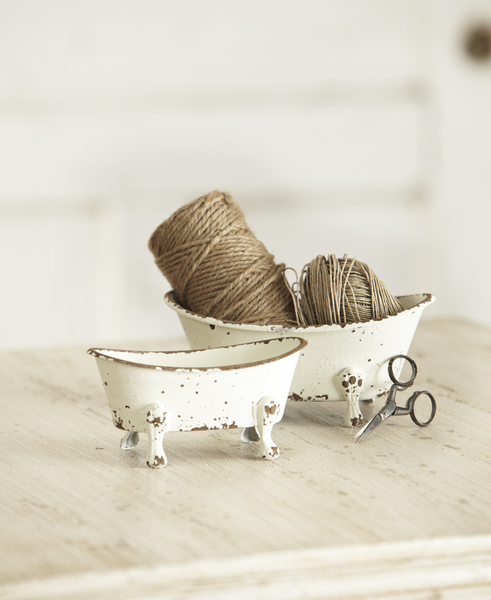 Distressed White Bathtub